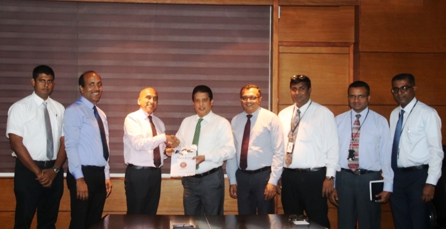 Present at the agreement signing were Mr. Lakshman Silva, CEO DFCC ( 4th from left), and Mr. Manoj Gupta, Managing Director LIOC( 3rd from left).Also in the picture ( left to right) Mr. Surien Gomez, Manager Sales - LIOC, Mr. Girish Rajan, SVP Retail- LIOC, Mr. Achintha Hewanayake Chief Operating Officer- DFCC, ( 5th from left)Mr. Nishan Weerasooriya, Head of IT DFCC, Mr. Gaminda Fernando, Vice President Services and Procurement DFCC, and Mr. Dinesh Jebamani, Assistant Vice President Digital Strategy, DFCC .