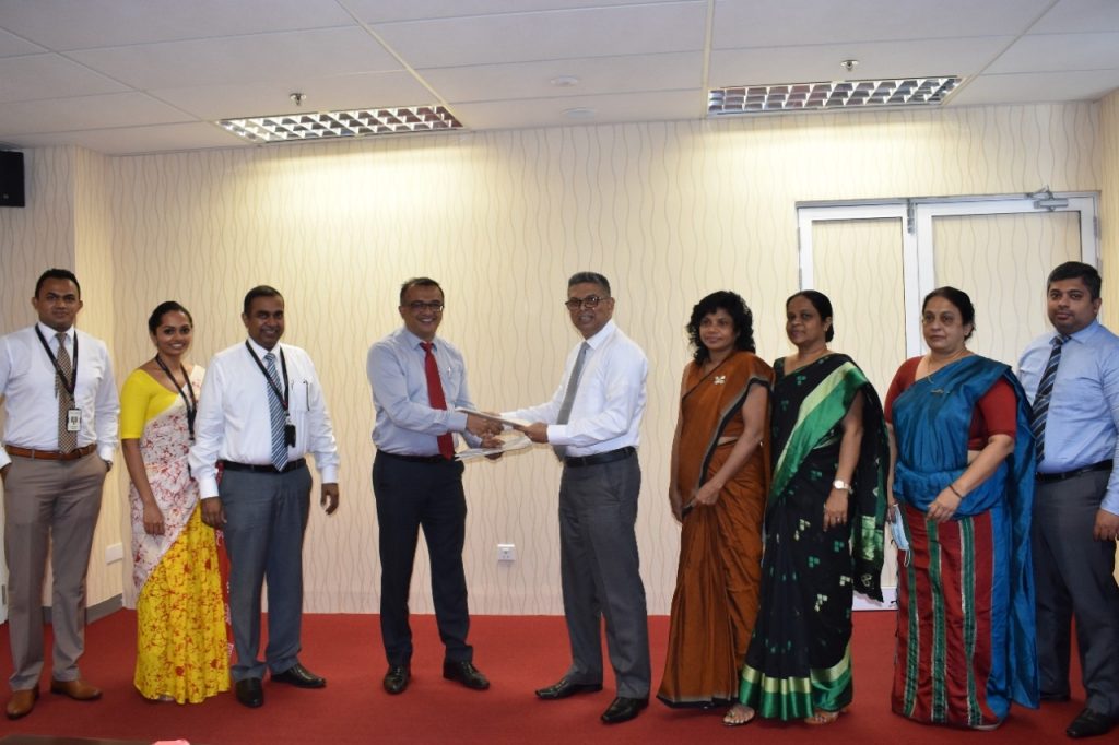 DFCC Bank streamlines customer verification process through MoU signed with the Department for Registration of Persons 1